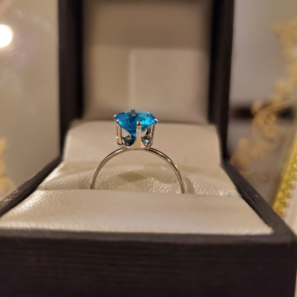 1.2 Carat AAA cubic zirconia crystal ring - Picture 6 of 7